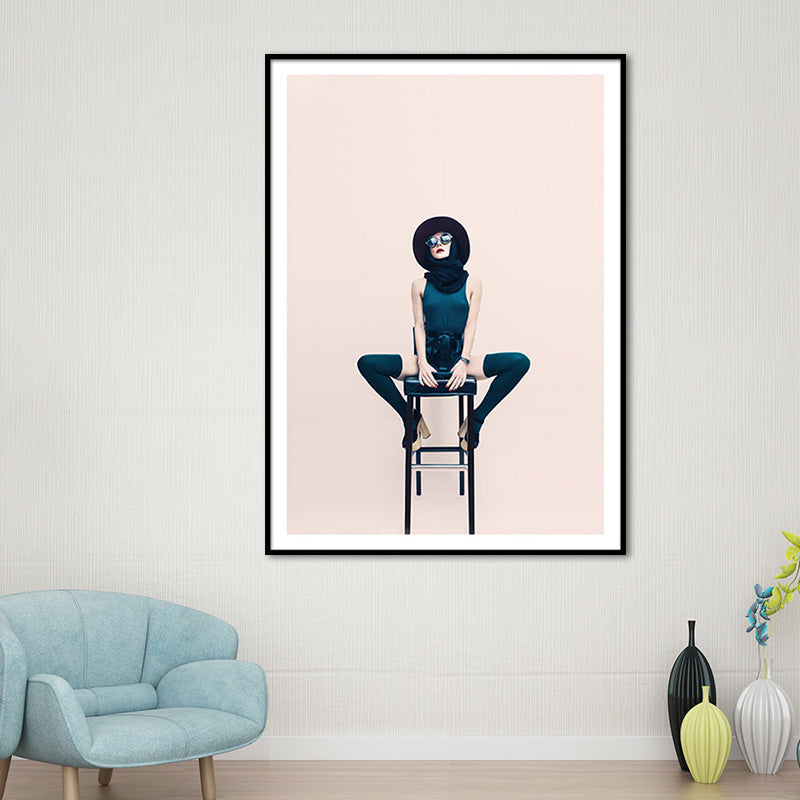 Frendorf | Leinwand Pink Wandkunst Dekor Modernismus Dame sitzt auf Stuhl Eingewickelte Leinwand für großes Zimmer