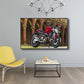 Frendorf | Fotografischer Druck Modernes Leinwandkunstwerk mit Motorrad und Architektur, Rot-Braun
