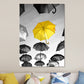 Frendorf | Foto Druck Schwimmende Regenschirme Leinwand Strukturiert Modern Schlafzimmer Wandkunst in Gelb-Schwarz