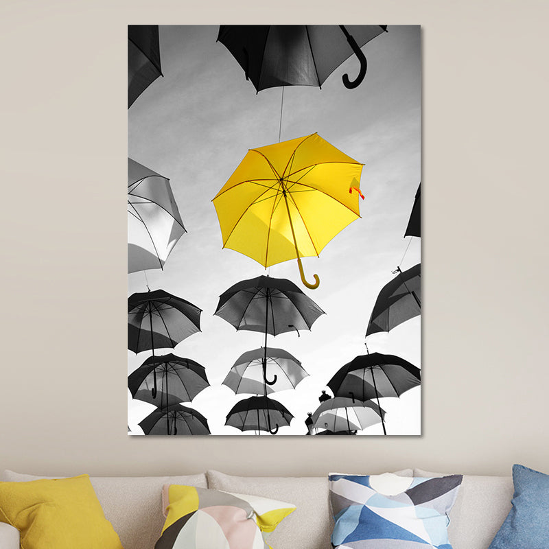 Frendorf | Foto Druck Schwimmende Regenschirme Leinwand Strukturiert Modern Schlafzimmer Wandkunst in Gelb-Schwarz