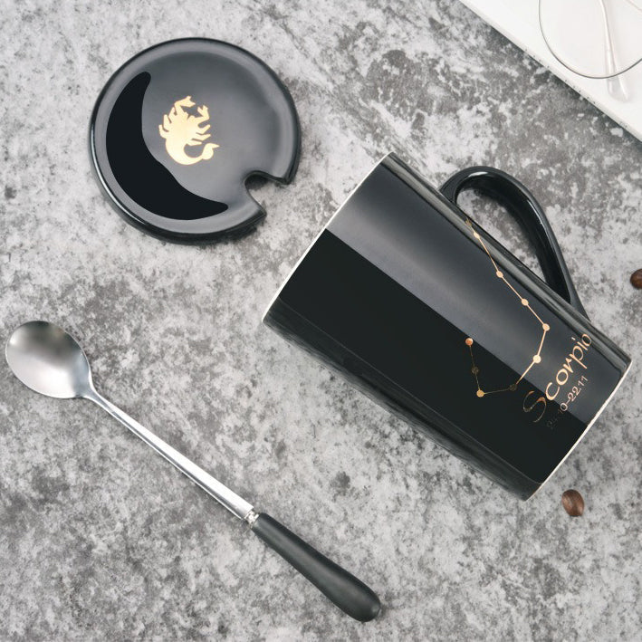 Frendorf | 12 Tierkreiszeichen Schwarze Keramiktasse mit Deckel Löffel