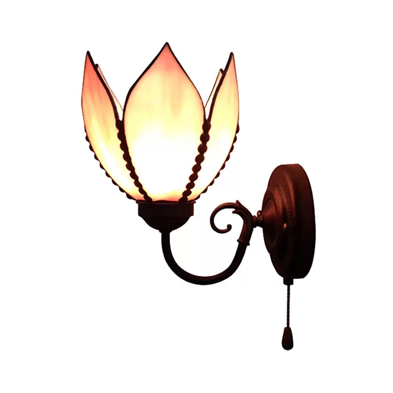 Frendorf | Ein Licht Petal Wandbeleuchtung mit gebogenem Arm und Zugkette, Buntglass Rustikale Wandlampe
