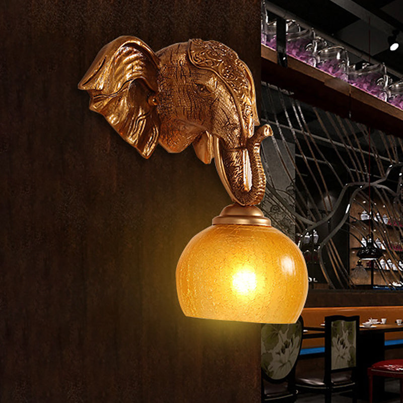 Frendorf | Gouden 1-bol wandverlichting traditionele orb crackle matglas wandlamp met resin olifant achterplaat