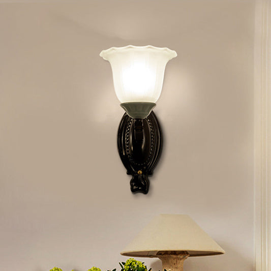 Frendorf | 1/2-Licht Wandleuchte Retro-Stil Schlafzimmer Wandmontage Beleuchtung mit gewelltem Glockenmattem Glas-Schirm in Schwarz