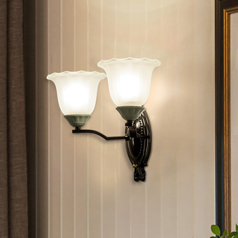 Frendorf | 1/2-Licht Wandleuchte Retro-Stil Schlafzimmer Wandmontage Beleuchtung mit gewelltem Glockenmattem Glas-Schirm in Schwarz
