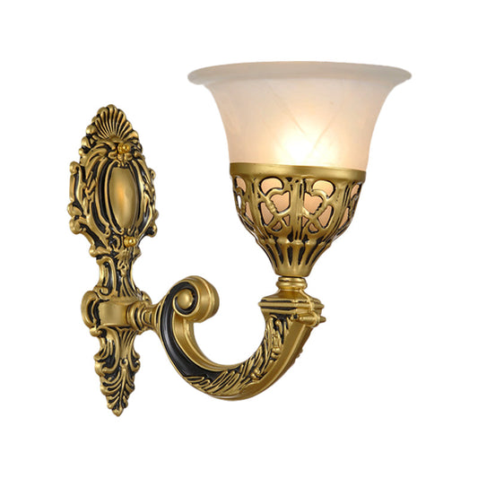 Frendorf | 1 Glühbirne Frosted Glass Wandleuchte Klassisches Bronze Wohnzimmer Wandmontierte Lampe mit geschnitzter Rückplatte