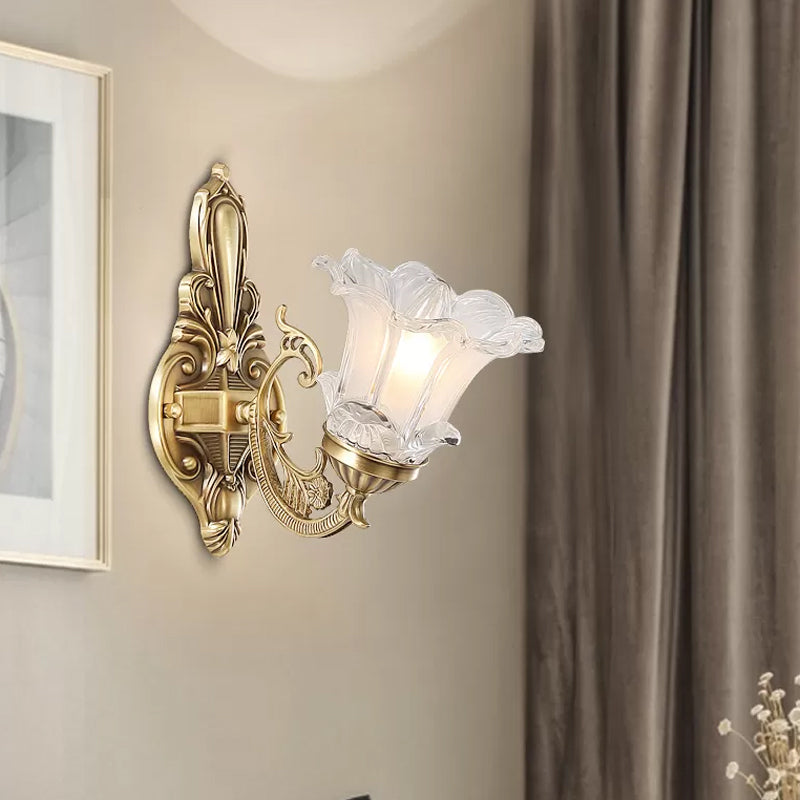 Frendorf | Messing 1/2 Glühbirnen Wandleuchte Landhaus Klar Gerippt Glas Blumenform Wandmontierte Lampe