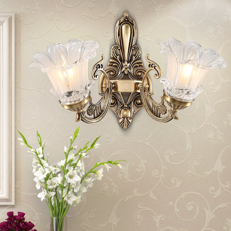 Frendorf | Messing 1/2 Glühbirnen Wandleuchte Landhaus Klar Gerippt Glas Blumenform Wandmontierte Lampe