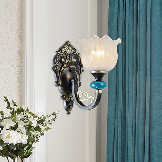 Frendorf | 1/2-Bulb Floral Wandleuchte Antiqued Schwarz Opal Gerippte Glas Gebogene Arm Wandmontierte Lampe