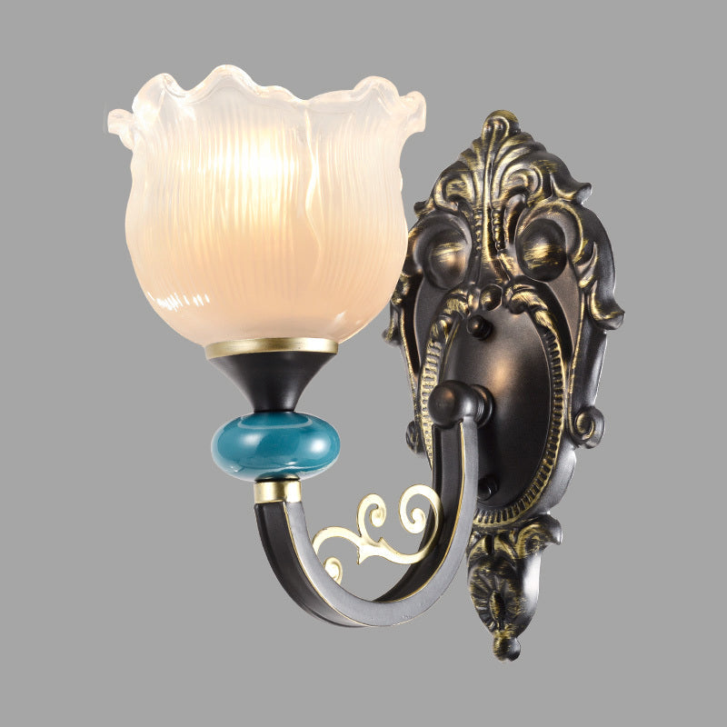 Frendorf | 1/2-Bulb Floral Wandleuchte Antiqued Schwarz Opal Gerippte Glas Gebogene Arm Wandmontierte Lampe