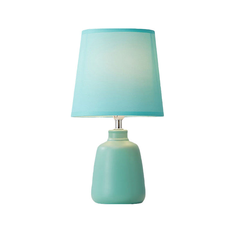 Stoff Schmal zulaufende Nachttischlampe Nordisch 1 Licht Tischlampe mit Vase Keramikbasis in Pink/Blau/Grün