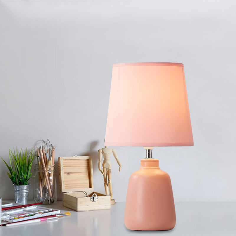 Stoff Schmal zulaufende Nachttischlampe Nordisch 1 Licht Tischlampe mit Vase Keramikbasis in Pink/Blau/Grün