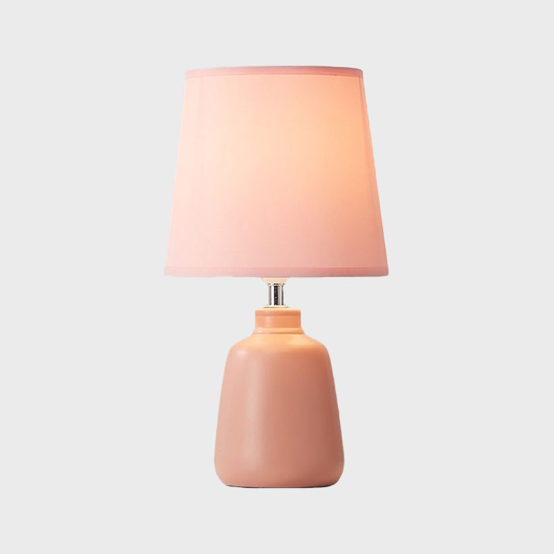 Stoff Schmal zulaufende Nachttischlampe Nordisch 1 Licht Tischlampe mit Vase Keramikbasis in Pink/Blau/Grün