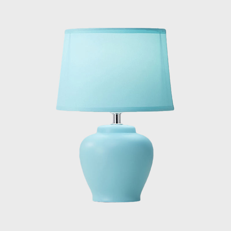 Stoff Schmal zulaufende Nachttischlampe Nordisch 1 Licht Tischlampe mit Vase Keramikbasis in Pink/Blau/Grün