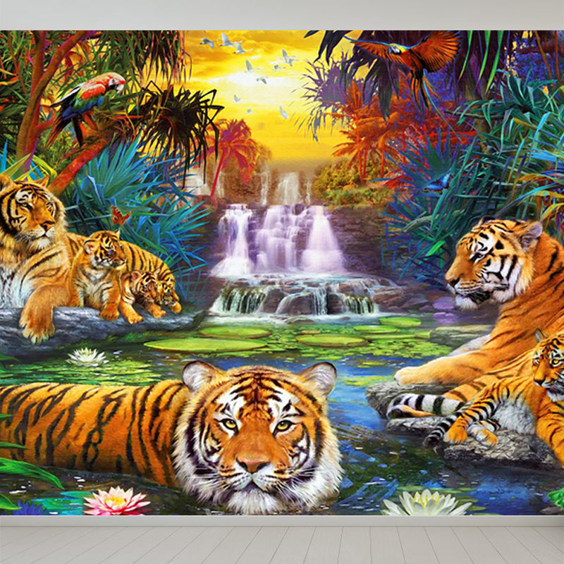 Frendorf | Jungle Cascade und Tiger Tapete Modernes Vliesstoff-Wandkunst in Grün