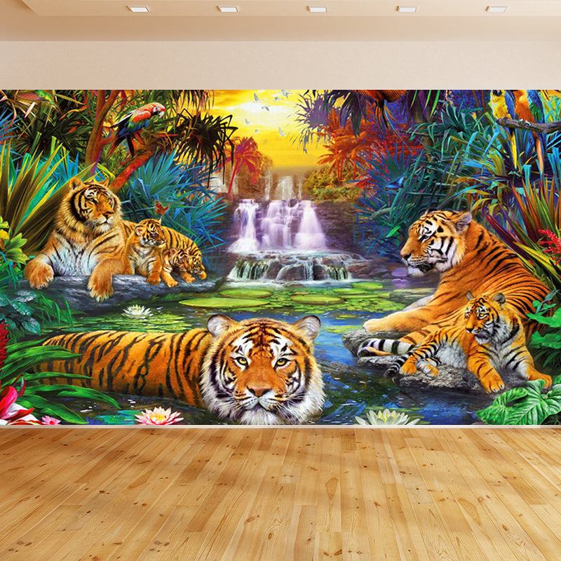 Frendorf | Jungle Cascade und Tiger Tapete Modernes Vliesstoff-Wandkunst in Grün