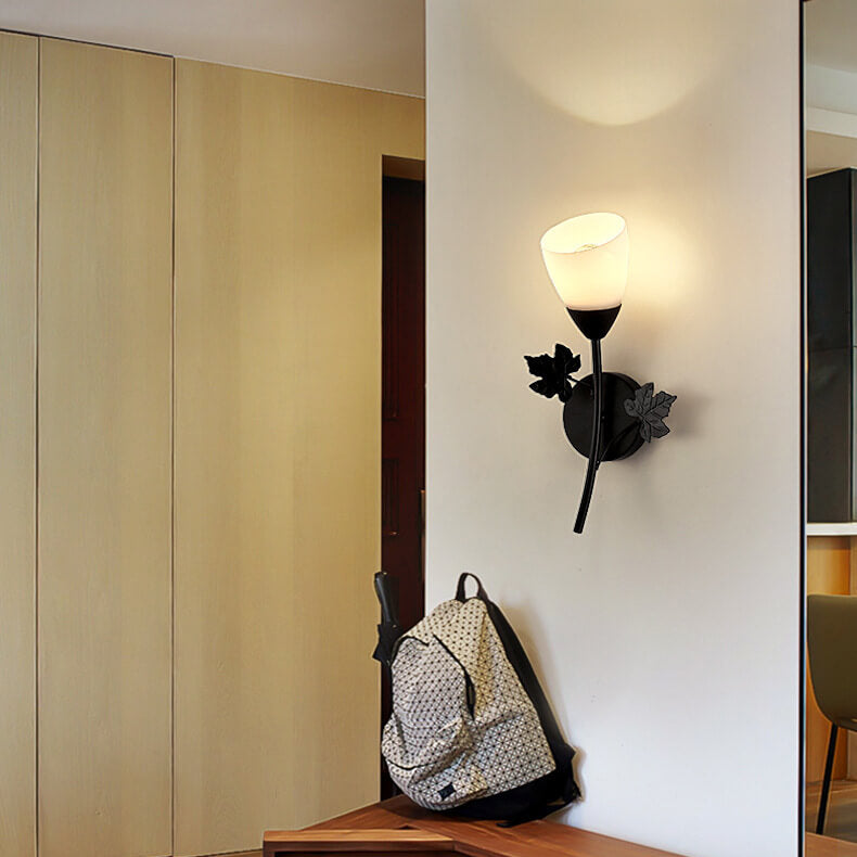 Zeitgenössische skandinavische Blumen Eisen Glas 1/2 Licht Wandlampe für Wohnzimmer