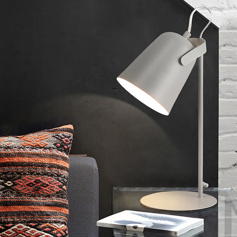 Verstellbare Barre Schatten Schreibtischlampe Macaron Stil Metallic 1 Licht Schlafzimmer Stehende Schreibtischlampe in Schwarz/Grau