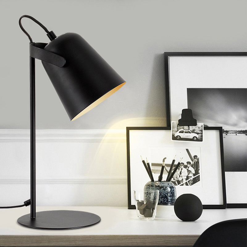 Verstellbare Barre Schatten Schreibtischlampe Macaron Stil Metallic 1 Licht Schlafzimmer Stehende Schreibtischlampe in Schwarz/Grau