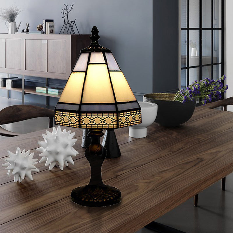 Beige/Blaue Konische Stehlampe Tiffany Stil 1 Kopf Tischbeleuchtung für Nachttisch