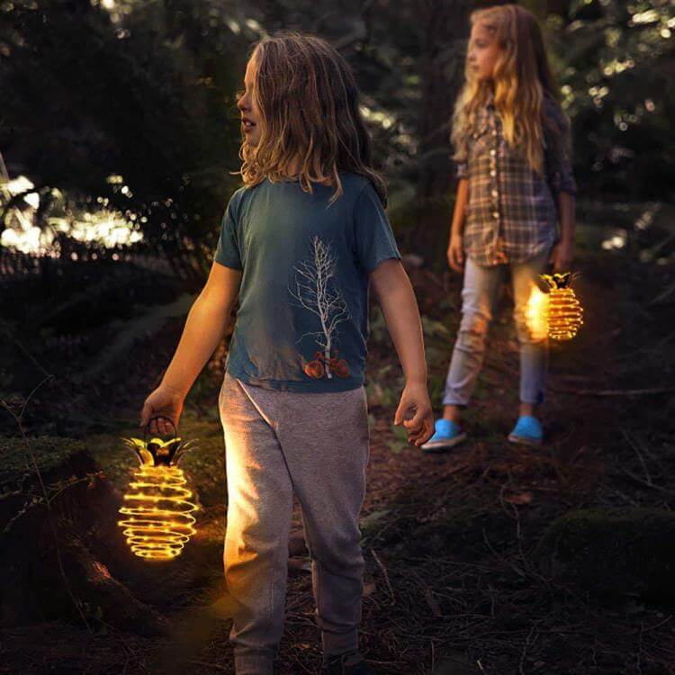Frendorf | SolarShine Ananas-Laterne | LED Solar Gartenlampe | Kupferdraht | Outdoor Wasserdicht | Hängende Deko-Leuchten