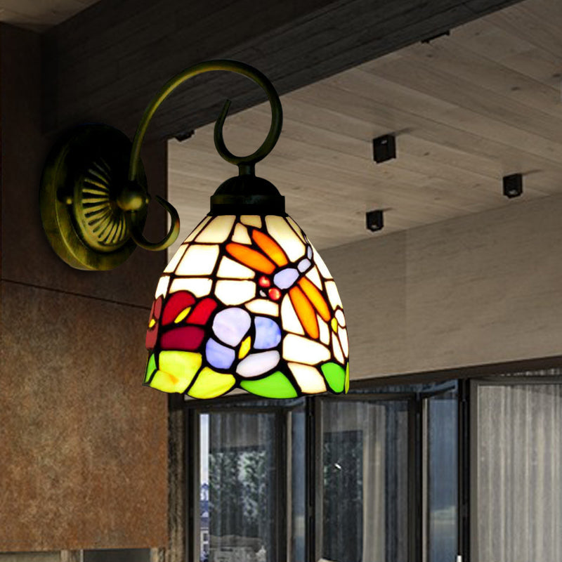 Frendorf | Rustieke Libelle Wandlamp met Gebogen Arm 1 Lichts Gekleurd Glas Wandverlichting in Messing