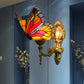 Frendorf | Messing Finish Schmetterling Wandbeleuchtung Fixture Lodge Buntglas 1-Glühbirne Wandbeleuchtung in Rot/Blau