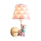 Frendorf | Moderne Wandlampe Reduzierter Schatten Einzel Licht Holz Wandlampe mit Tier für Teen