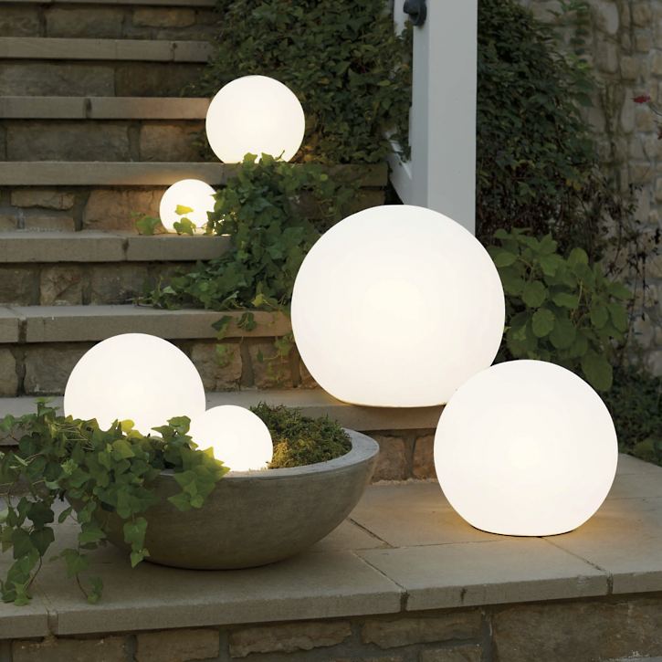 Wetterfestes Kugelförmiges LED Gartenlicht mit 16 Farben und Fernbedienung - Perfekt für Garten, Veranda & Party