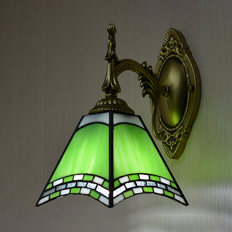 Frendorf | Tiffany Pyramide Wandlamp Gestraald Glas 1 Licht Wandverlichting in Groen/Blauw/Geel voor Slaapkamer