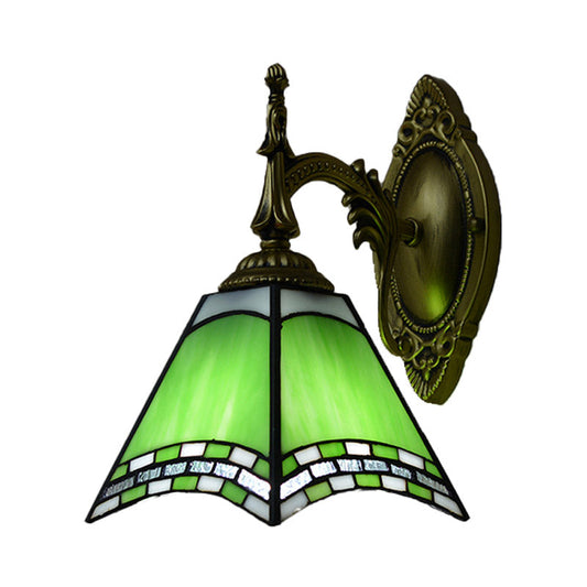 Frendorf | Tiffany Pyramide Wandlamp Gestraald Glas 1 Licht Wandverlichting in Groen/Blauw/Geel voor Slaapkamer