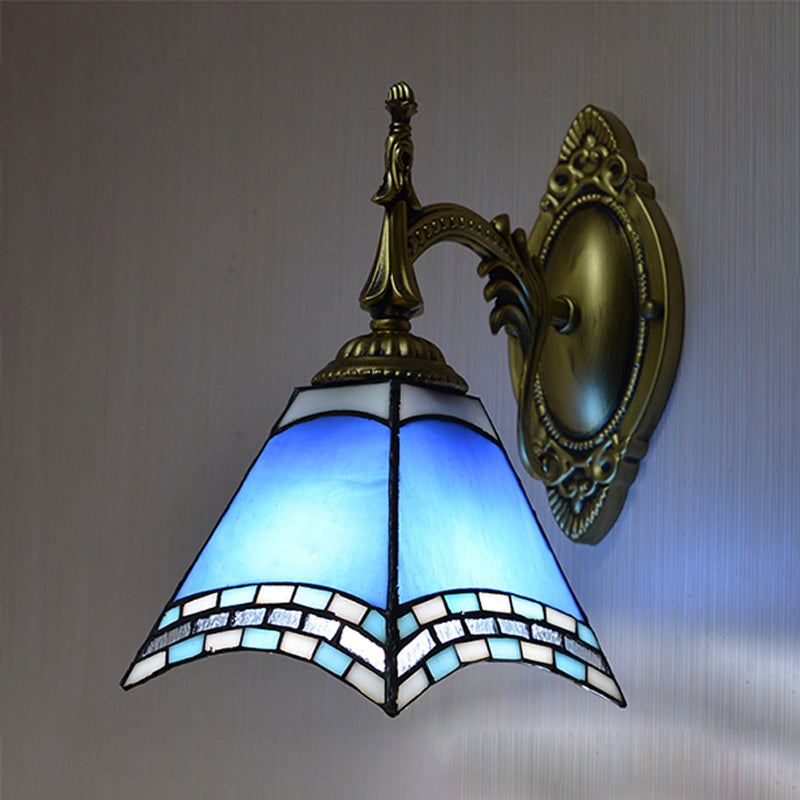 Frendorf | Tiffany Pyramide Wandlamp Gestraald Glas 1 Licht Wandverlichting in Groen/Blauw/Geel voor Slaapkamer