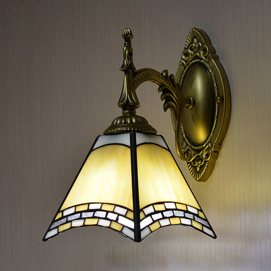 Frendorf | Tiffany Pyramide Wandlamp Gestraald Glas 1 Licht Wandverlichting in Groen/Blauw/Geel voor Slaapkamer