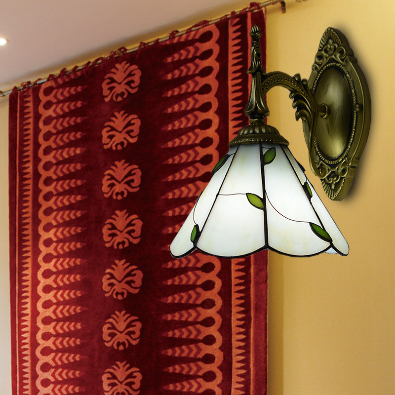 Frendorf | Glas in lood blad wandmontage licht lodge loft 1 licht wandverlichting in wit voor slaapkamer