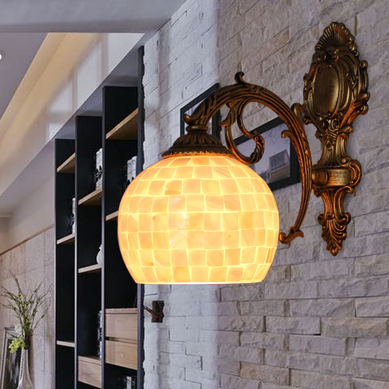 Frendorf | 1 Licht Wandleuchte mit Beige/Weiß-Grau/Gelb-Blau Schirm Tiffany Mosaik Muschel Wandleuchte aus Messing für das Schlafzimmer