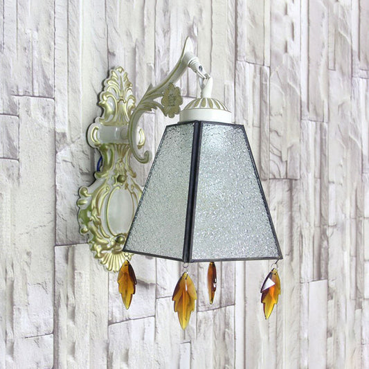 Frendorf | Geometrische Wandlamp Tiffany-Stil Buntglas 1 Licht Wandlamp Armatur mit Blattanhänger in Bernstein/Grün/Klar