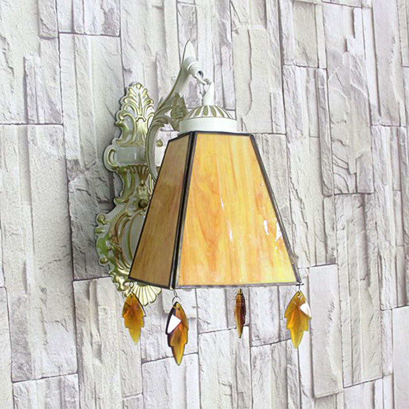 Frendorf | Geometrische Wandlamp Tiffany-Stil Buntglas 1 Licht Wandlamp Armatur mit Blattanhänger in Bernstein/Grün/Klar