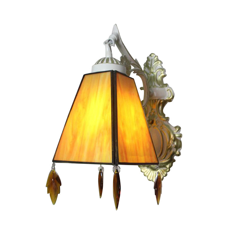 Frendorf | Geometrische Wandlamp Tiffany-Stil Buntglas 1 Licht Wandlamp Armatur mit Blattanhänger in Bernstein/Grün/Klar