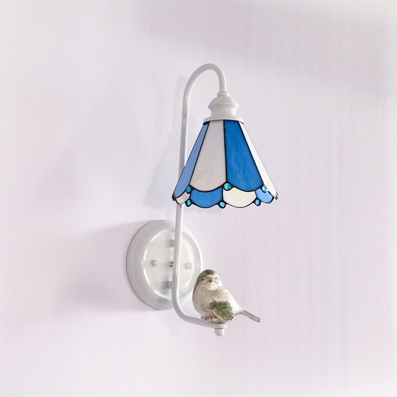 Frendorf | 1 Kopf Schlafzimmer Wandlicht Mediterran Blau-Weiß/Beige/Blaue-Klar Wandleuchte mit Kegel/Dome Buntglasschirm