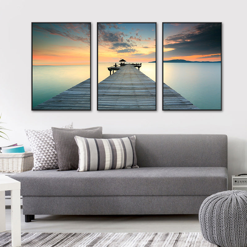 Frendorf | Seaside Bridge Scene Art Print Moderne Canvas Multi-Piece Schilderij in Zachte Kleur, Set van Drie