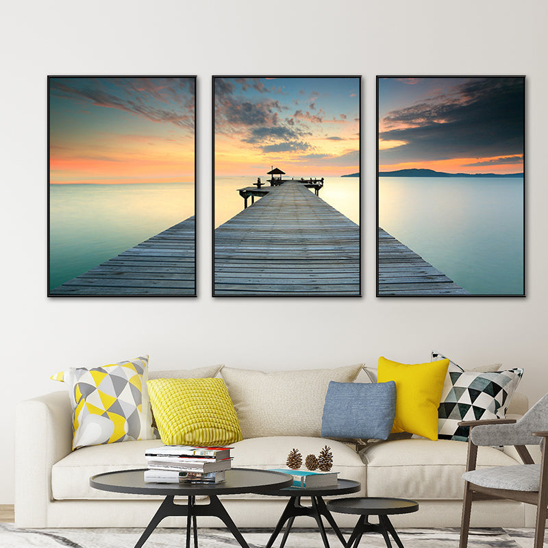 Frendorf | Seaside Bridge Scene Art Print Moderne Canvas Multi-Piece Schilderij in Zachte Kleur, Set van Drie