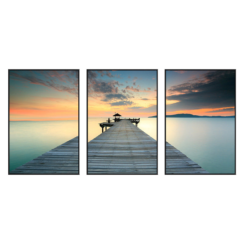 Frendorf | Seaside Bridge Scene Art Print Moderne Canvas Multi-Piece Schilderij in Zachte Kleur, Set van Drie
