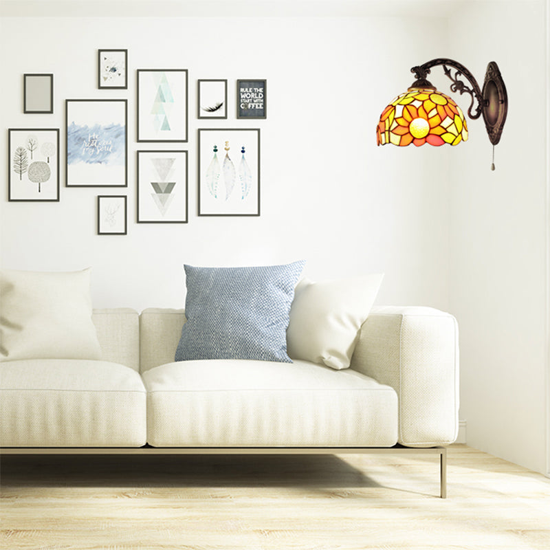 Frendorf | Rustieke Tiffany Zonnebloem Wandlamp met Gegraveerde Arm 1 Hoofd Glas-in-lood Wandlamp voor Woonkamer