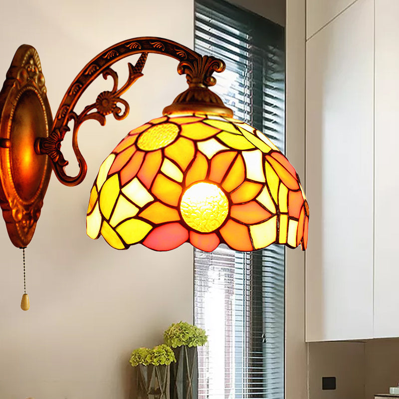 Frendorf | Rustieke Tiffany Zonnebloem Wandlamp met Gegraveerde Arm 1 Hoofd Glas-in-lood Wandlamp voor Woonkamer
