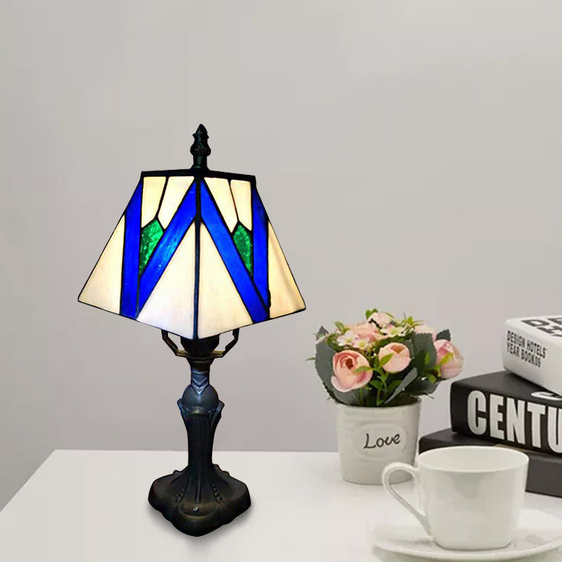 1 Licht Handwerk Tischleuchte Tiffany Klassische Kunstglas Leseleuchte in Blau/Weiß für Schlafzimmerbeleuchtung