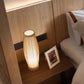 Holz oval Nachttischlampe asiatischer Stil mit einzelner Glühbirne Bambus Tischlampe mit innerem Zylinder-Stoffschirm für Schlafzimmer