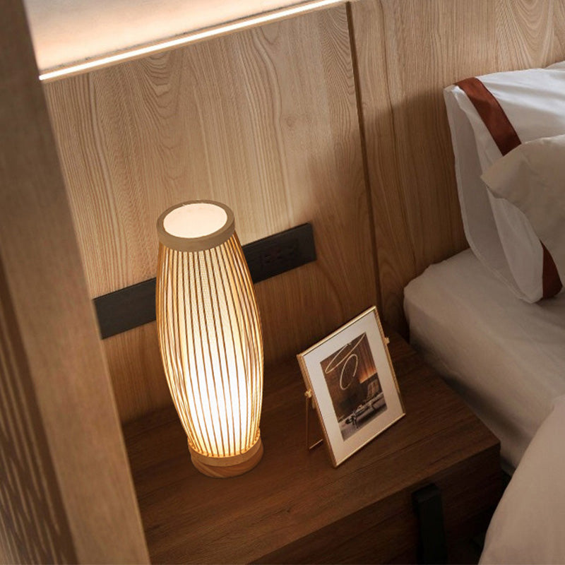 Holz oval Nachttischlampe asiatischer Stil mit einzelner Glühbirne Bambus Tischlampe mit innerem Zylinder-Stoffschirm für Schlafzimmer