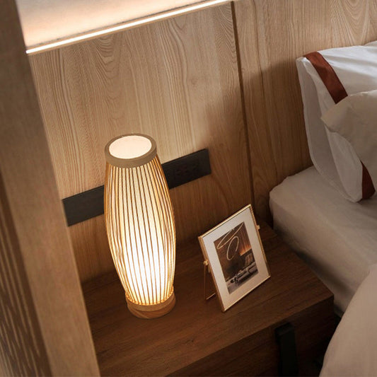 Holz oval Nachttischlampe asiatischer Stil mit einzelner Glühbirne Bambus Tischlampe mit innerem Zylinder-Stoffschirm für Schlafzimmer