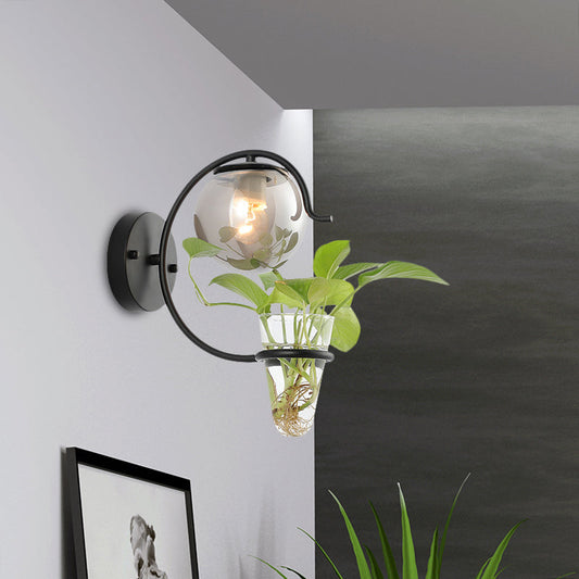 Frendorf | Creme/Rookgrijze Glazen Orb Wandlamp Vintage 1-Lamp Slaapkamer Wandlamp in Zwart/Goud met C-Vormige Arm en Plantenbeker