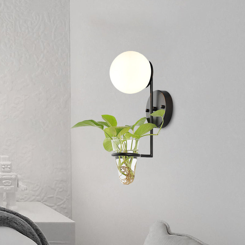 Frendorf | 1 Glühbirne Wandlampe Industrie Global Creme/Rauchgrau Glas Wandlicht in Schwarz/Gold mit klarem Glas Pflanzenbecher